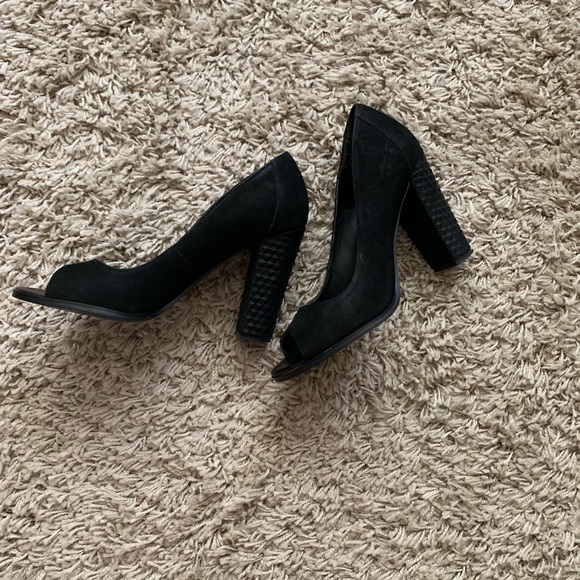 Black heels - Picture 3 of 3